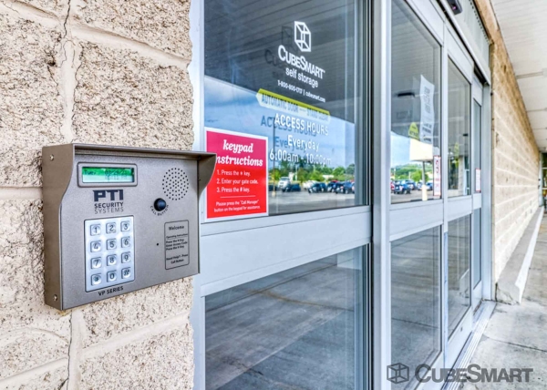 Facility photo: //images.sparefoot.com/medium/2270146977378a6b458.jpg