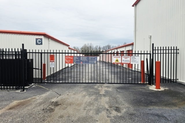 Facility photo: //images.sparefoot.com/medium/2270336883831392bb3.jpg