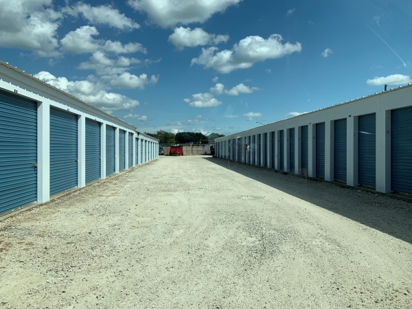 Facility photo: //images.sparefoot.com/medium/22704963c818f3ab01a.jpg