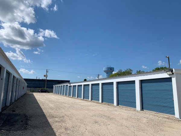 Facility photo: //images.sparefoot.com/medium/22704963c8190180f39.jpg