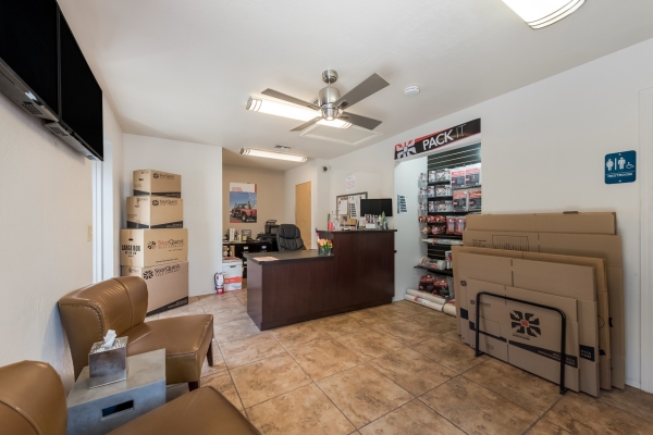 Facility photo: //images.sparefoot.com/medium/22706064dd39b373bc3.jpg