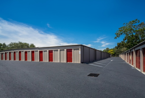 Facility photo: //images.sparefoot.com/medium/227091651c40d42732d.jpg