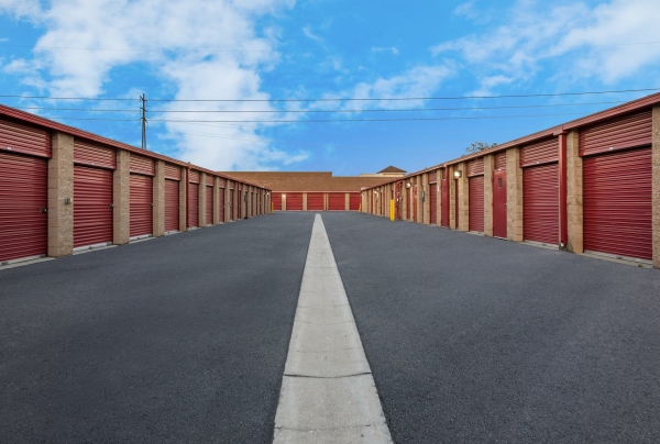 Facility photo: //images.sparefoot.com/medium/22711464e7da26e5f8c.jpg