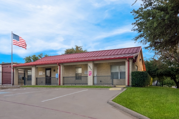 Storage Units at StorQuest - Dallas / Shady Trail - 10317 Shady Trail