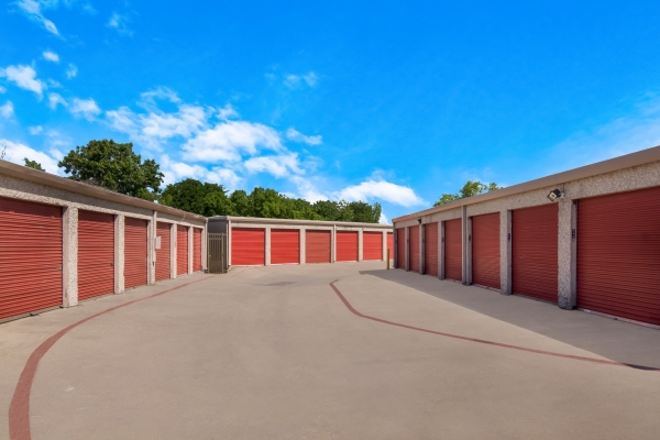 Storage Units at StorQuest - Dallas / Denton - 10333 Denton Drive