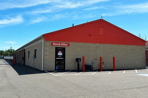 Facility photo: //images.sparefoot.com/medium/2272916877a4e536651.jpg