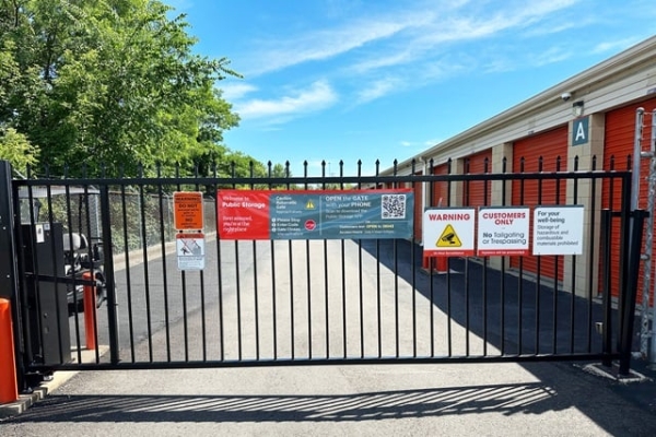 Facility photo: //images.sparefoot.com/medium/227291691737b4d9fd6.jpg