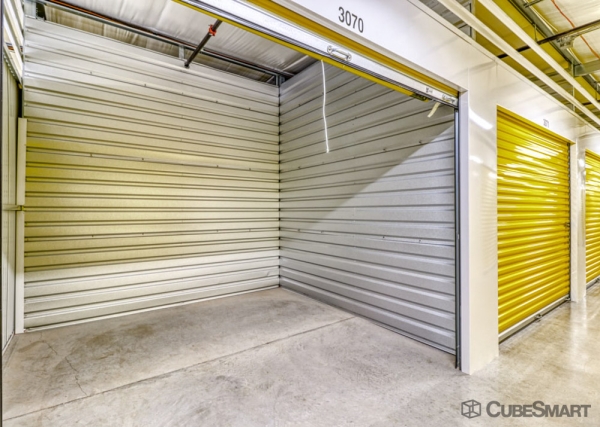 Facility photo: //images.sparefoot.com/medium/2273746a1954a618a01.jpg