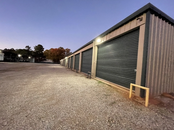 Facility photo: //images.sparefoot.com/medium/22737763c15112a4052.jpeg