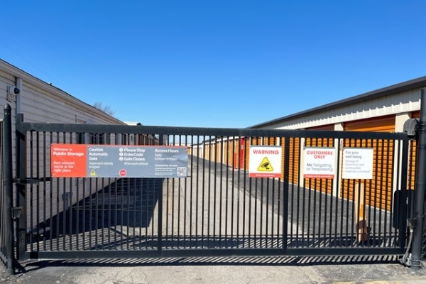 Storage Units at Public Storage - Louisville - 4901 Fern Valley Rd - 4901 Fern Valley Rd