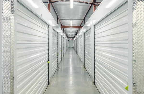 Facility photo: //images.sparefoot.com/medium/22742068dd5e87046a4.jpg