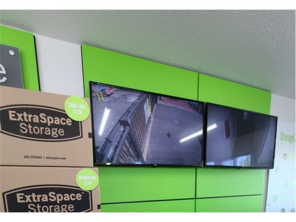 Facility photo: //images.sparefoot.com/medium/22743769943353c9720.jpg