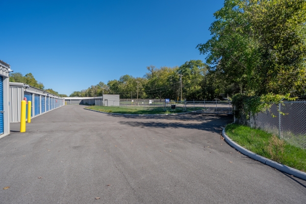 Facility photo: //images.sparefoot.com/medium/2275056914b466531dd.jpg