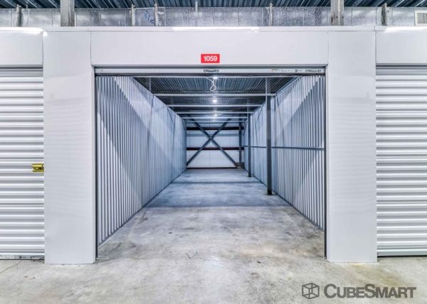 Facility photo: //images.sparefoot.com/medium/227510686f751755183.jpg