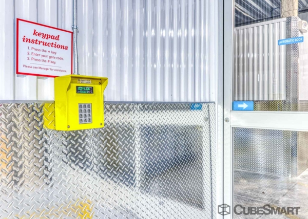 Facility photo: //images.sparefoot.com/medium/227510686f751b2338e.jpg