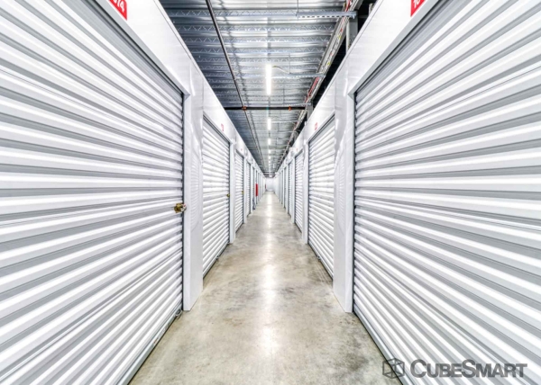 Facility photo: //images.sparefoot.com/medium/2275106881e9b06b41d.jpg