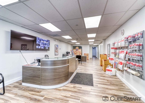Facility photo: //images.sparefoot.com/medium/22751168835e83ddd47.jpg