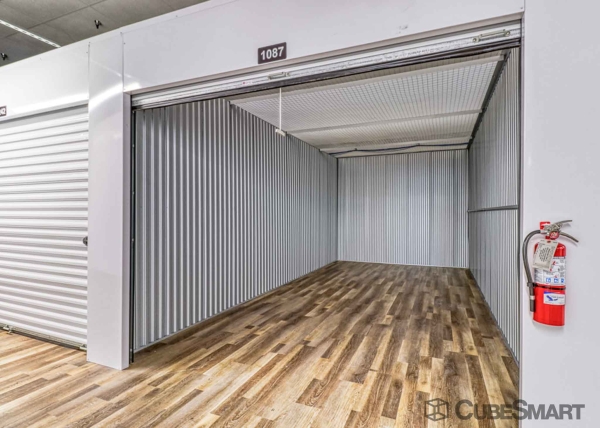 Facility photo: //images.sparefoot.com/medium/227511688c866bed7c5.jpg