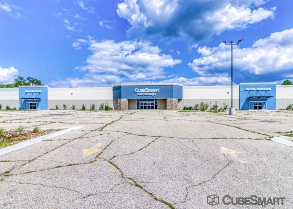 Facility photo: //images.sparefoot.com/medium/227511689078f587e88.jpg
