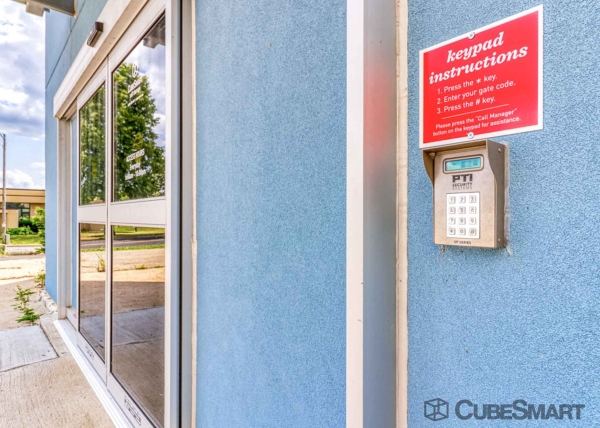 Facility photo: //images.sparefoot.com/medium/227511697f2f67b4c4e.jpg