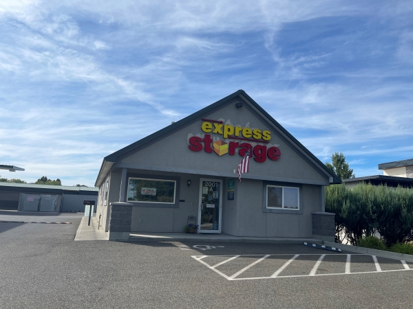 Facility photo: //images.sparefoot.com/medium/22754063d43fd5b3394.jpg