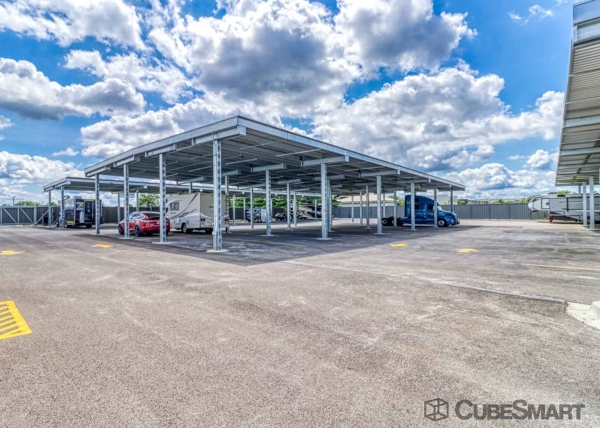 Facility photo: //images.sparefoot.com/medium/22755269ddf22e65a58.jpg