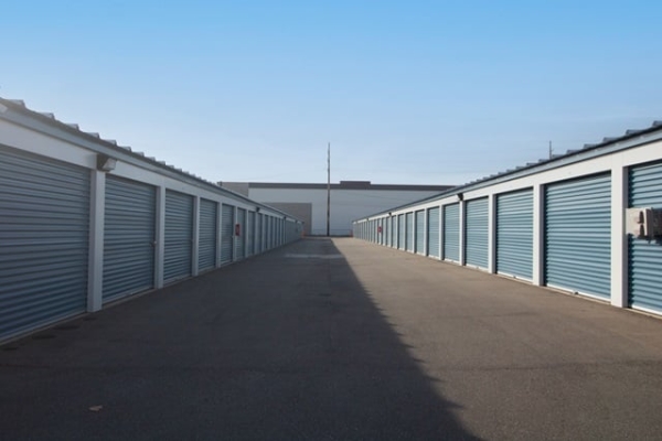 Facility photo: //images.sparefoot.com/medium/227553687cea4b2ee5c.jpg