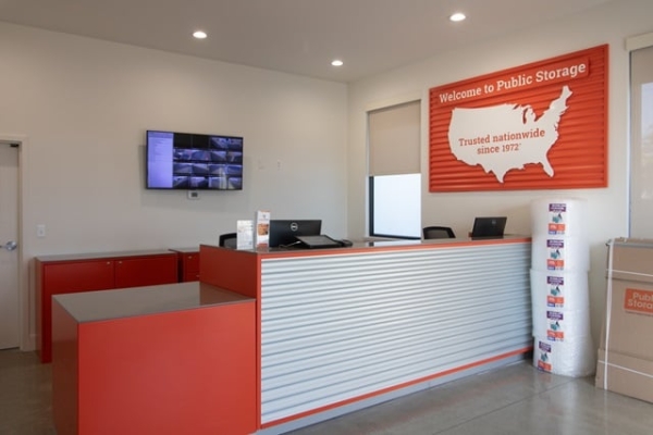 Facility photo: //images.sparefoot.com/medium/227553687cea4c0e1cf.jpg