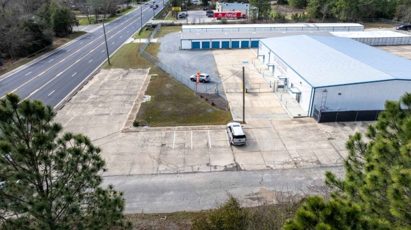 Facility photo: //images.sparefoot.com/medium/22755467b3a94227990.jpg