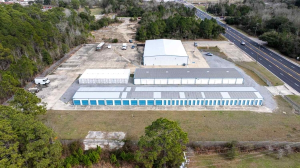 Facility photo: //images.sparefoot.com/medium/22755467b3a94321192.jpg