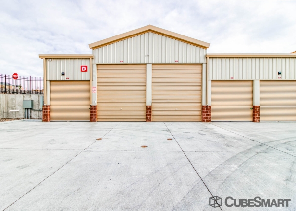 Facility photo: //images.sparefoot.com/medium/22759968944ef43fa87.jpg