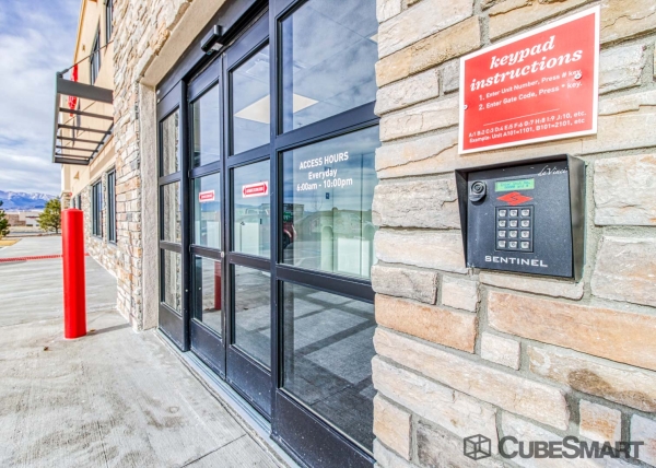 Facility photo: //images.sparefoot.com/medium/22759968944ef710720.jpg