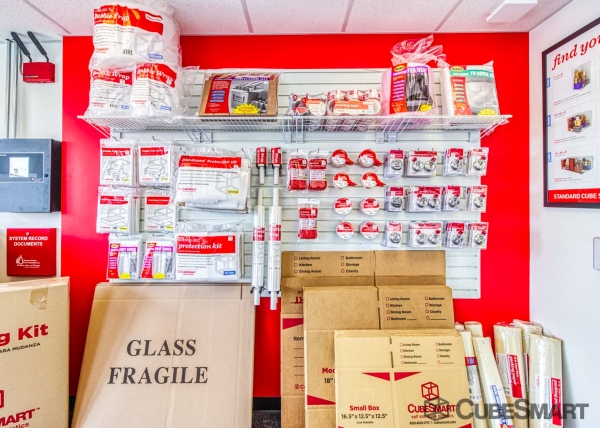 Facility photo: //images.sparefoot.com/medium/227599691ec8d94c89b.jpg