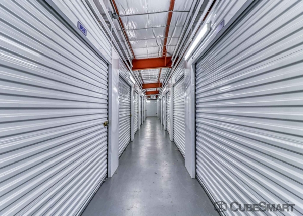 Facility photo: //images.sparefoot.com/medium/22760068833a3b28de5.jpg