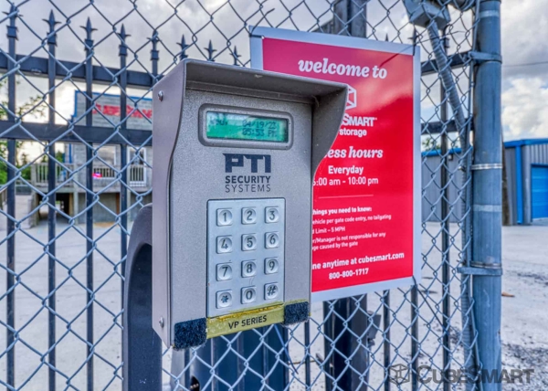 Facility photo: //images.sparefoot.com/medium/22760069845aca4765c.jpg