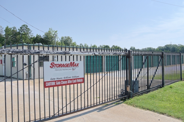 Facility photo: //images.sparefoot.com/medium/22760768cc71c6a16ed.jpg
