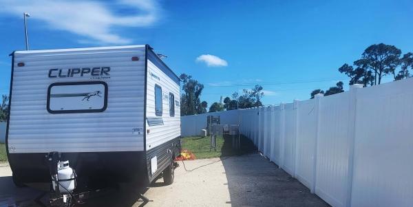 Facility photo: //images.sparefoot.com/medium/227614653bb1356eb45.jpg