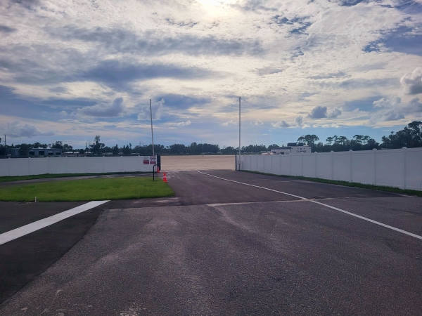 Facility photo: //images.sparefoot.com/medium/227614653bb13c4438d.jpg