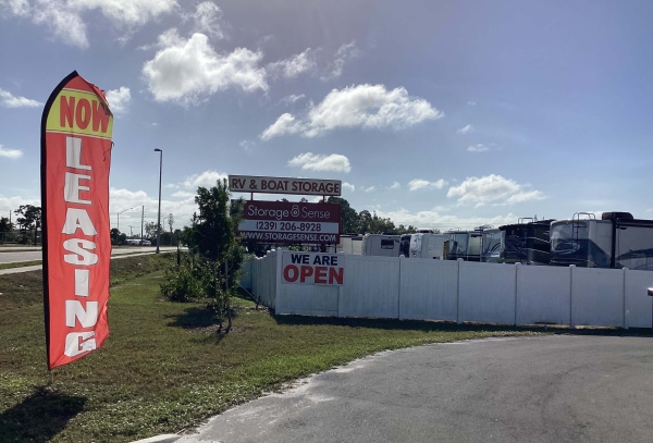 Facility photo: //images.sparefoot.com/medium/2276146776e2c1e68c2.jpeg