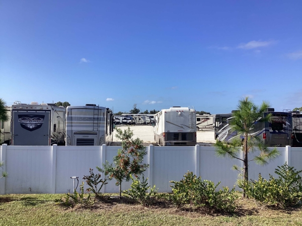 Facility photo: //images.sparefoot.com/medium/2276146776e2c3e6b40.jpeg