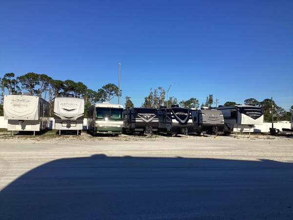 Facility photo: //images.sparefoot.com/medium/2276146776e2cb74bf2.jpeg