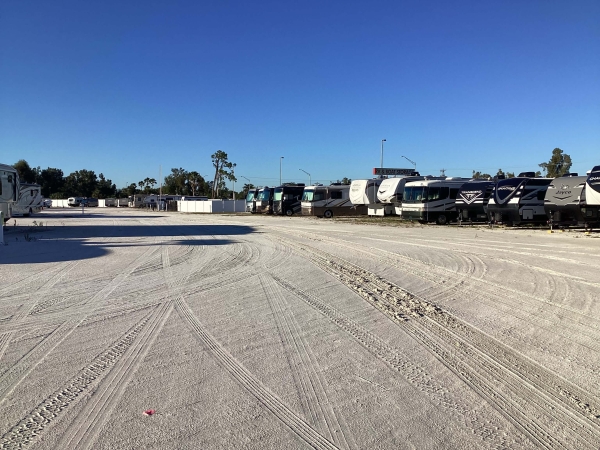 Facility photo: //images.sparefoot.com/medium/2276146776e2d76ca62.jpeg