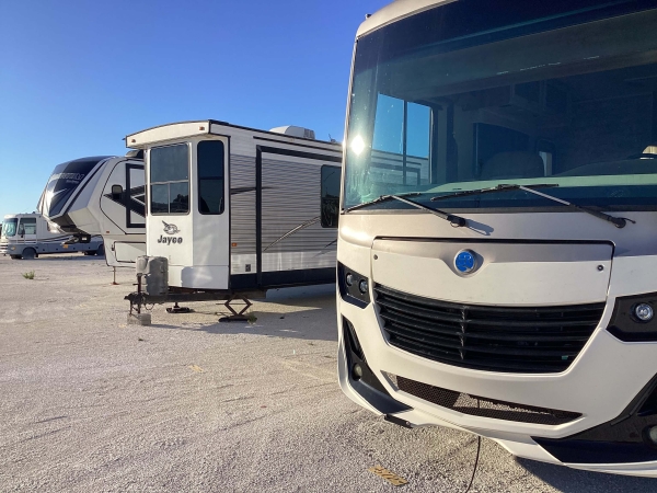 Facility photo: //images.sparefoot.com/medium/2276146776e2d9d6e4e.jpeg