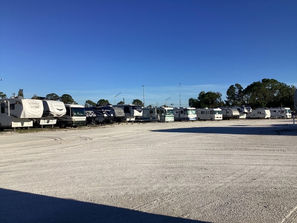 Facility photo: //images.sparefoot.com/medium/2276146776e2df01862.jpeg