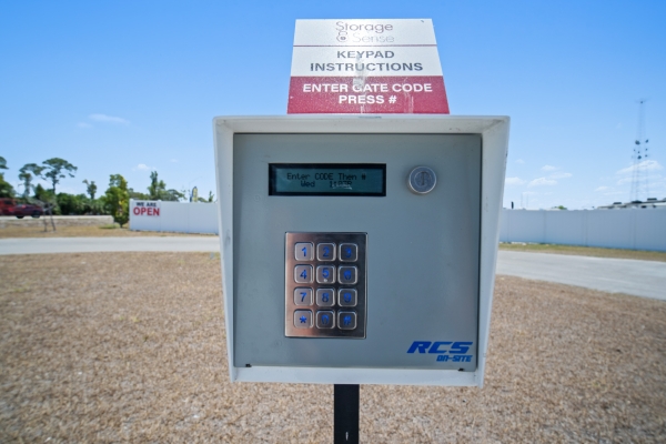 Facility photo: //images.sparefoot.com/medium/227614684adf319b9d8.jpg