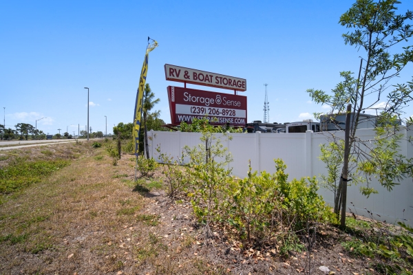 Facility photo: //images.sparefoot.com/medium/227614684adf3313e37.jpg