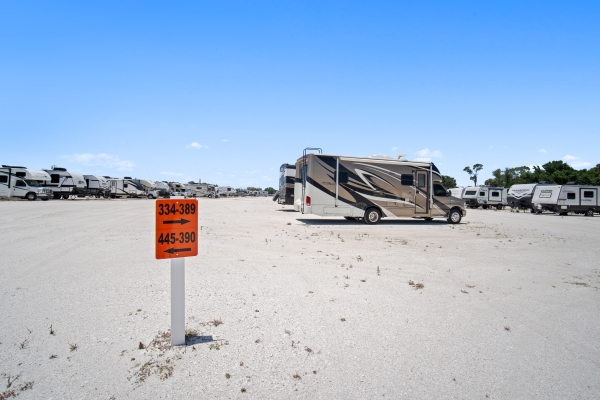 Facility photo: //images.sparefoot.com/medium/227614684adf346800c.jpg