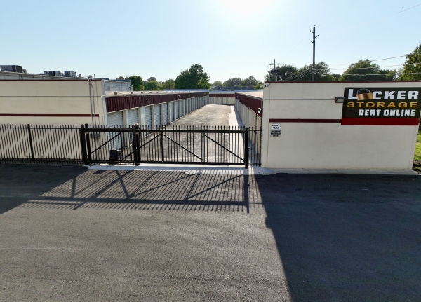 Facility photo: //images.sparefoot.com/medium/22763469d4366028395.jpg