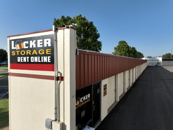 Facility photo: //images.sparefoot.com/medium/22763469d436bc2c351.jpeg