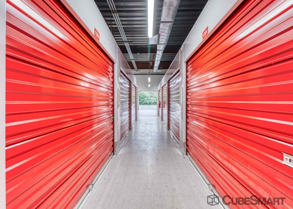 Facility photo: //images.sparefoot.com/medium/227636691eef3d2ce72.jpg